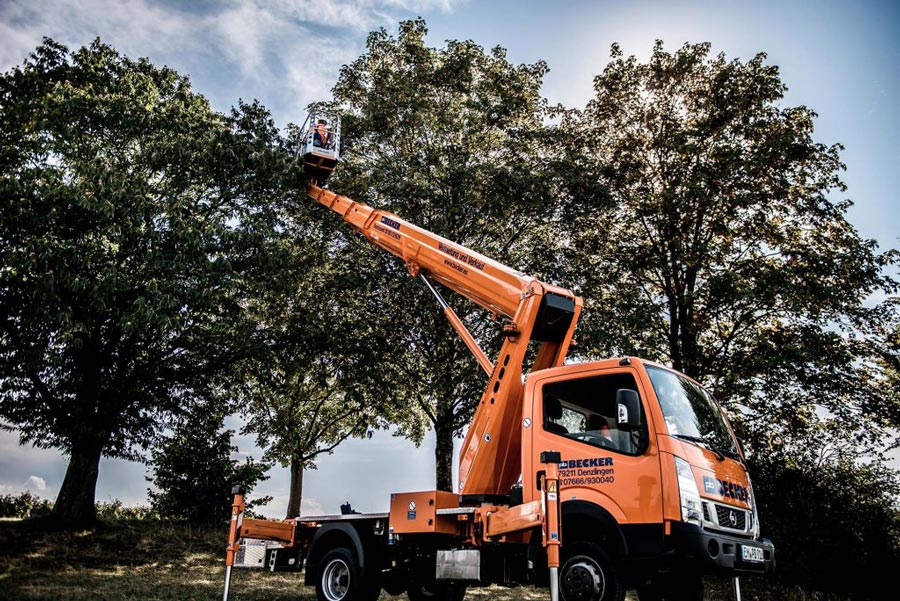 Arbeitsbühnen für Baumschnitt mietenLKW-Arbeitsbühnen für Baumschnitt-Arbeiten