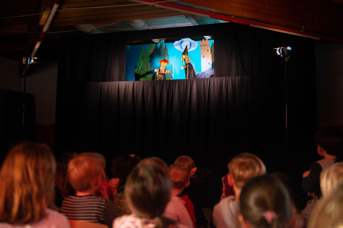 Spende für die Freiburger Puppenbühne
