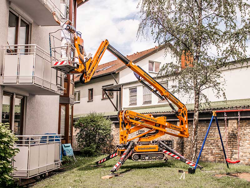 fruehjahrsputz-Frühjahrsputz mit Arbeitsbühnen und Containern-vorschau