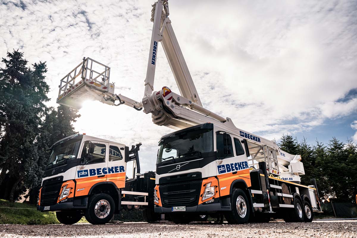 LKW-Arbeitsbühnen von Bronto Skylift S 56 XR und S 70 XR