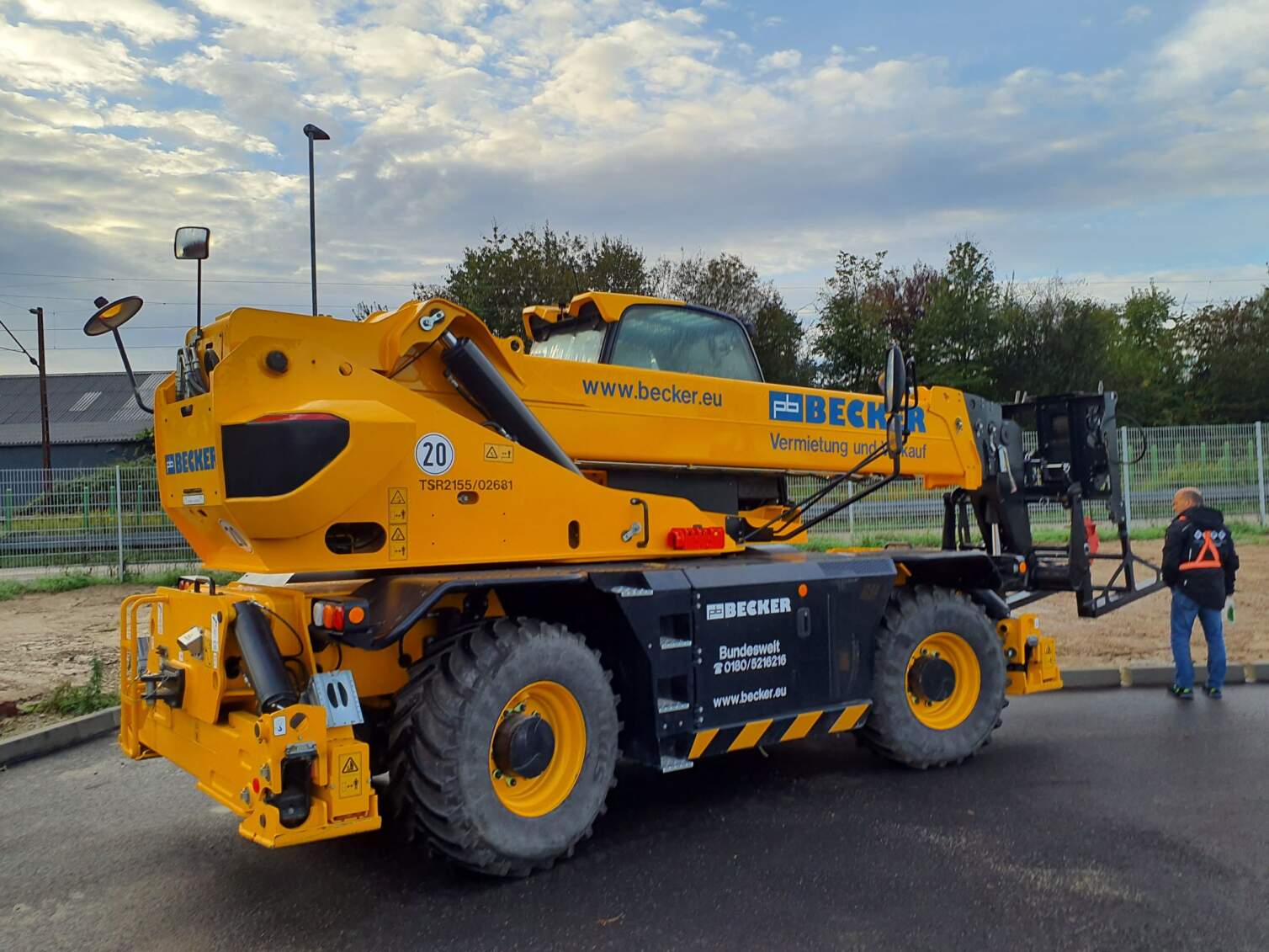 JCB 555P210R (02681)